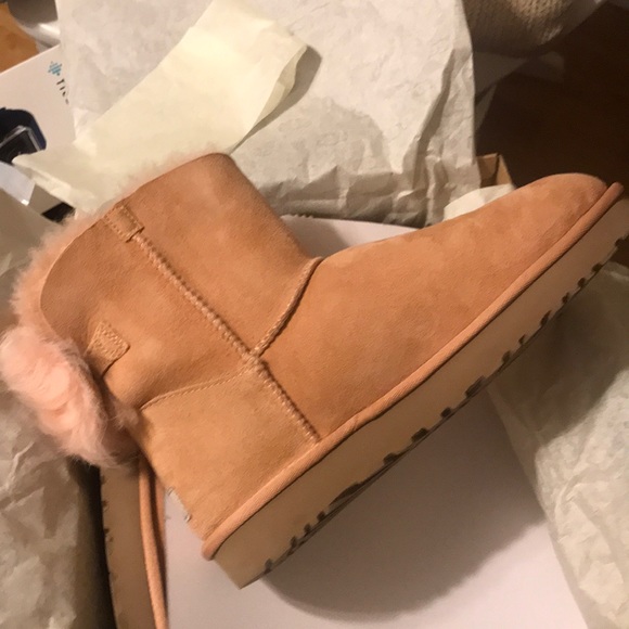 BRAND NEW **AUTHENTIC* UGG mini Boots - Picture 1 of 7